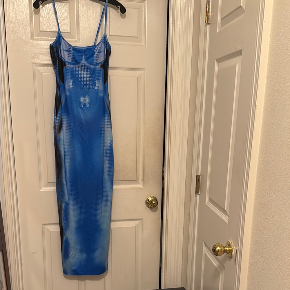 Chic Blue Maxi Dress with Flowing Silhouette